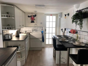 The Apartment Ty Canol
